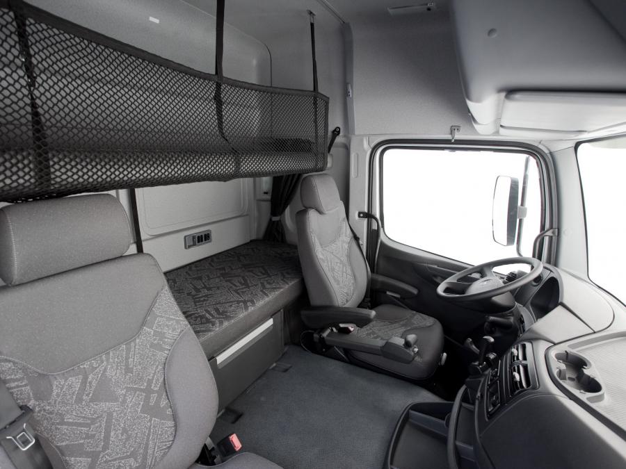 Интерьер Mercedes-Benz Axor 2644 6x4 2011 года  (BR) (фото 2 из 12)